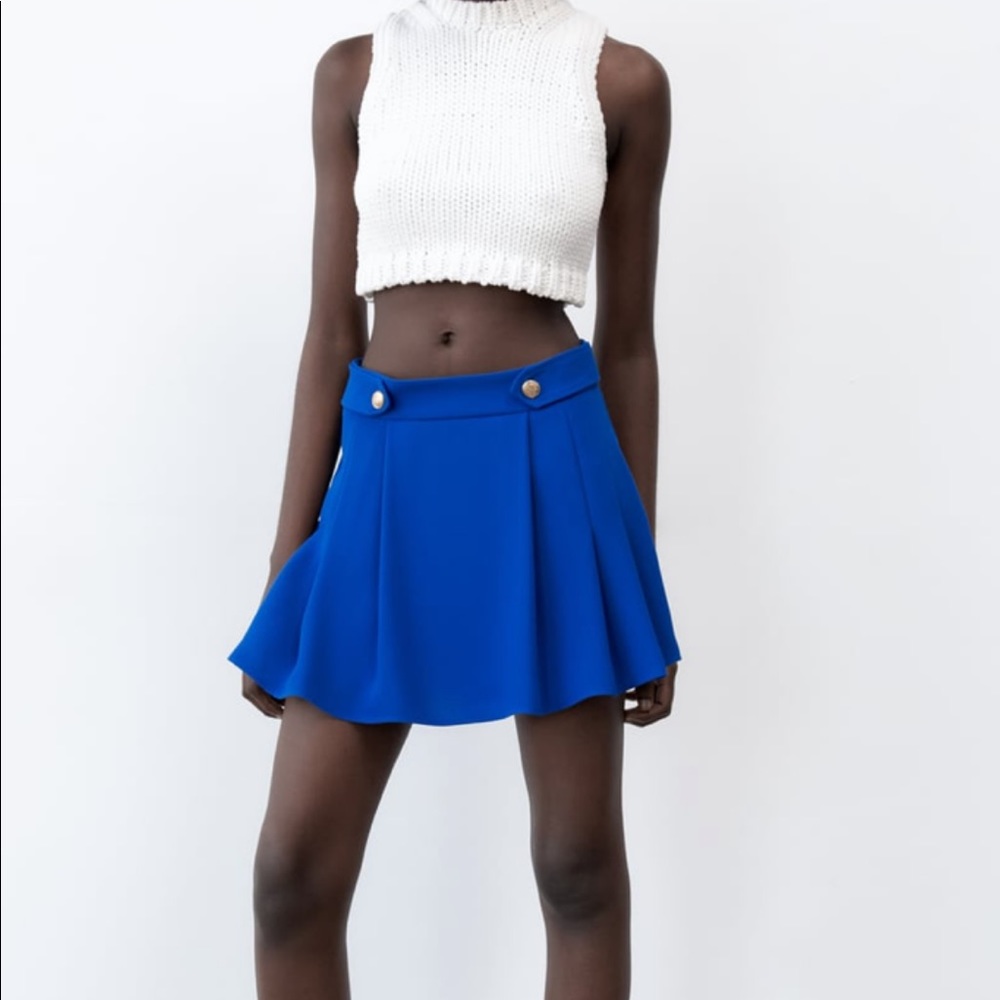 Zara NWT size S gold button royal blue skort. Back hidden seam closure.